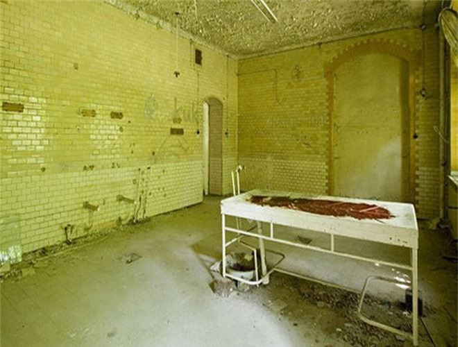 ##sc### Khi đặt chân đến đây, rất nhiều du khách sẽ cảm thấy sợ hãi, rung rợn bởi bệnh viện này bị bỏ hoang nhiều năm. 