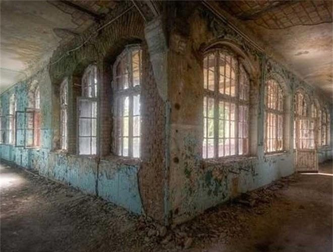 ##sc### 4. Bệnh viện Quân đội Beelilz, Đức. Bệnh viện bị bỏ hoang này từng là nơi giam hãm những người bị nhiễm bệnh lao. 