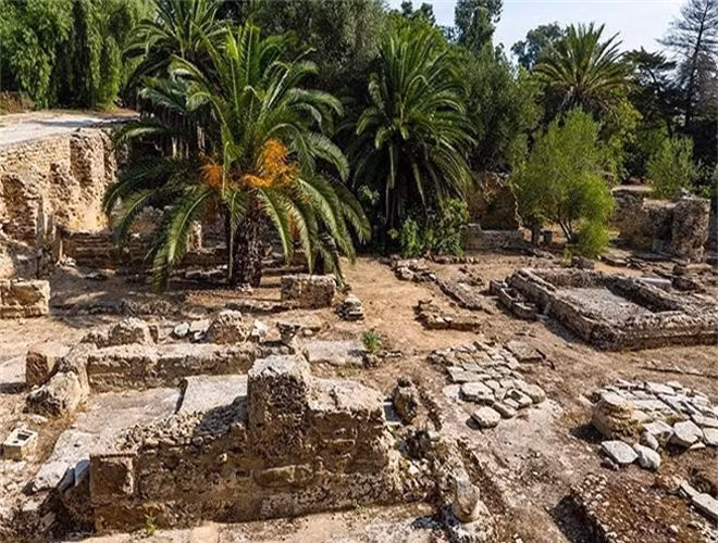  11. Điện thờ Tophet, Tunisia: Nhà sử học La Mã Diodorus từng đưa ra một câu chuyện khủng khiếp về người Carthage, rằng họ giết chính con đẻ của mình để hiến tế cho các vị thần. Những du khách can đảm có thể tới điện thờ để tham quan. 