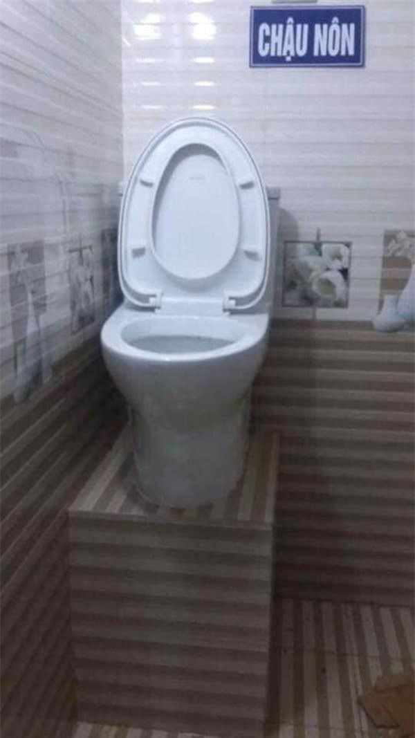 Thực ra đây chỉ là một cái "chậu nôn". 
