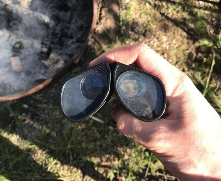  Ống nhòm trông giống như đôi mắt của người máy WALL-E trong bộ phim hoạt hình cùng tên của Disney. 