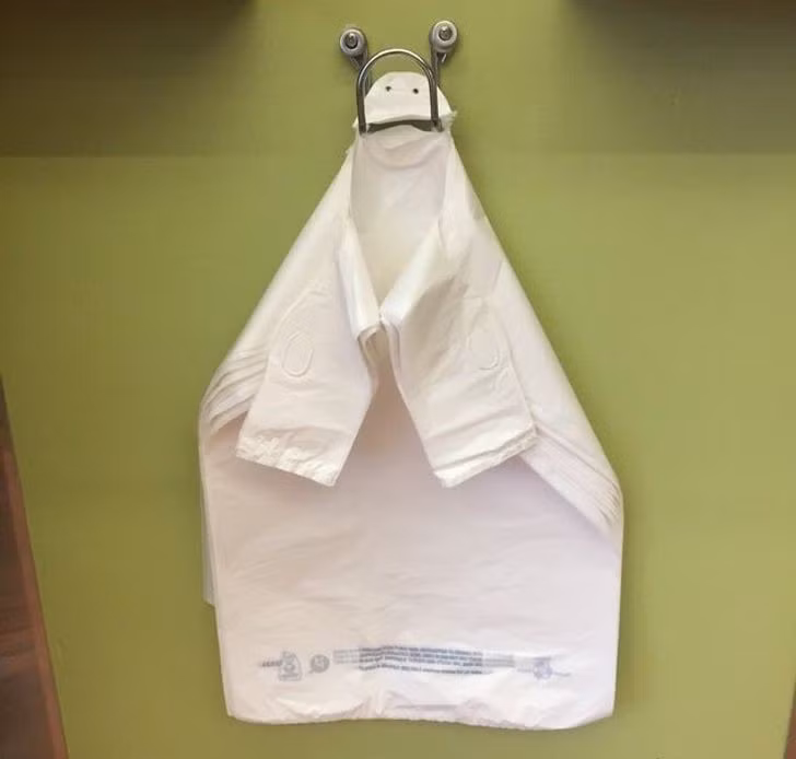  Túi nilon như có mắt vậy. 