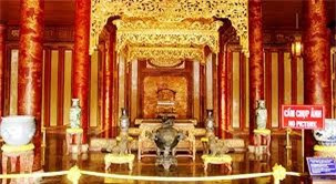 Triều Nguyễn có tất cả 13 vị vua, Khải Định là vị vua thứ 12. Ông là phụ hoàng của vua Bảo Đại - vị hoàng đế cuối cùng trong lịch sử phong kiến Việt Nam. 