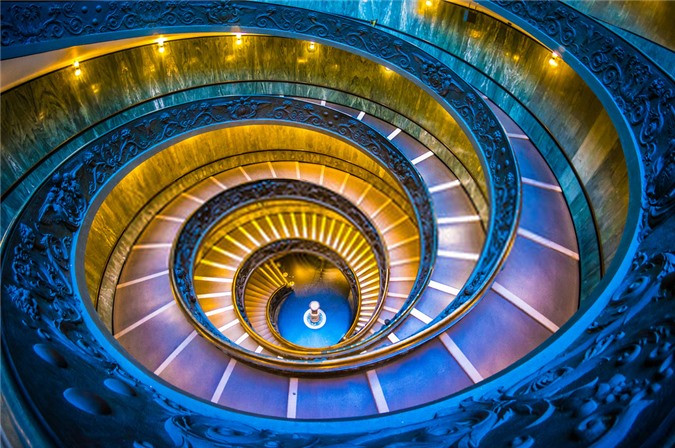 7. Momo staircase, Vatican: Cầu thang xoắn ốc này thuộc bảo tàng Vatican và được thiết kế bởi kiến trúc sư người Ý Giuseppe Momo vào 1932. Đây là phiên bản hiện đại được vẽ theo cảm hứng từ một thiết kế xoắn ốc kép có từ thế kỷ 16, mang tên Bramante. Ảnh: Ashot. 