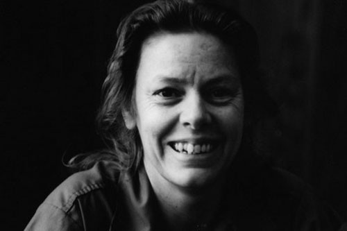 ##sc### 5. Aileen Wuornos: Từ nhỏ, Aileen Wuornos đã phải sa chân vào con đường mại dâm và từ đó khiến cô trở nên tàn ác. Sau khi lớn lên, “chân dài” này cùng nhiều người khác đã dùng vũ khí cướp ngân hàng và giết chết 7 người. Vì vậy, đã phải nhận bản án tử hình. 