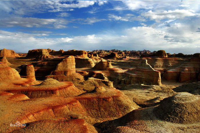 Hoàng hôn trên thành quỷ.