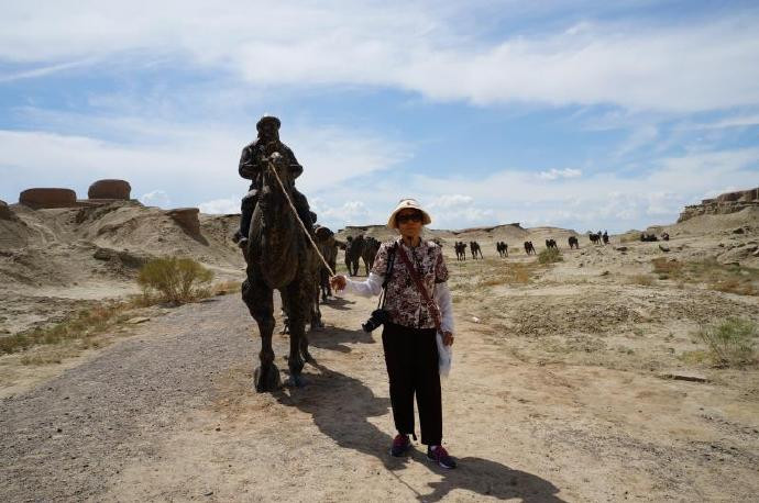 Tượng người cưỡi lạc đà.