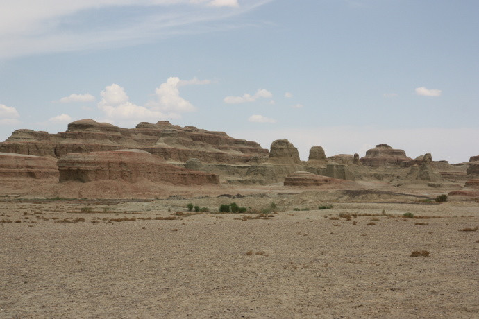 Với hình thù đặc biệt và khác nhau, nhìn từ xa nó giống như những công trình kiến trúc vĩ đại của Châu Âu. Hằng năm cứ vào mùa gió bão, những trận gió cấp 10 đến cấp 12 thổi vào thành tạo nên âm thanh ghê rợn giống như lũ quỷ đang gào thét, do đó người ta gọi đây là “thành ma quỷ Urho”.