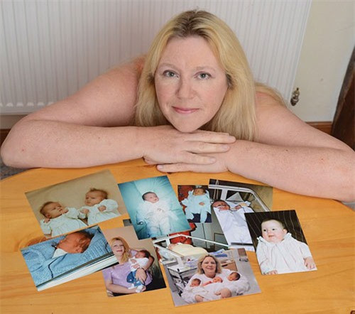 8. Bà mẹ đẻ thuê nhiều con nhất: Cô Carole Horlock, 49 tuổi, sống tại Essex, Anh đã có 15 đứa con trong đó chỉ có 2 con gái lớn là con ruột cô còn 13 em bé khác đều do cô mang thai hộ. Hiện tại cô đang mang thai tiếp 2 em bé bữa và nếu thai kỳ thành công, số con của cô sẽ tăng lên 17 bé. Hiện tại, Carole Horlock đang giữ kỷ lục mang thai hộ nhiều nhất nước Anh. Cô bắt đầu "sự nghiệp" đẻ thuê vào năm 1995, khi đọc được một bài báo về phương pháp mang thai này. Mỗi lần mang thai hộ, cô nhận được một khoản chi phí khoảng từ 7.000-12.000 bảng Anh. Trong vòng 12 năm, bà Carole Horlock đã sinh hạ được 13 bé cho các cặp vợ chồng hiếm muộn, trong đó có một ca song sinh và một ca sinh ba. 