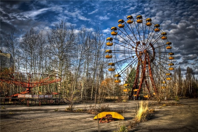 Công viên Pripyat, Pripyat, Ukraine: Thành phố Pripyat đã bị bỏ hoang sau thảm họa Chernobyl năm 1986. Công viên giải trí Pripyat có đủ các trò chơi hấp dẫn. Không may, công viên mở cửa vào 27/4/1986 và phải đóng cửa cùng ngày hôm đó do thảm họa hạt nhân xảy ra ngày 26/4, cách thành phố chưa đầy 21 km. Ảnh: Roleplaygateaway.