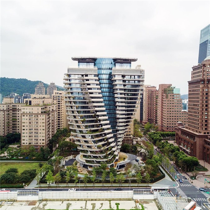 Là tòa nhà mô phỏng lại cấu trúc chuỗi xoắn kép DNA,Đào Chu Ẩn Viêntọa lạc tại quận Tín Nghĩa, thành phố Đài Bắc (Đài Loan, Trung Quốc). Công trình này đã hoàn thành vào cuối năm 2018 do kiến trúc sư người Bỉ Vincent Callebaut thiết kế. Ảnh: Financialtimes.