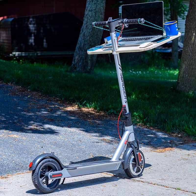 Chiếc scooter cho những người bận rộn. Với thiết bị này bạn có thể làm việc hoặc truy cập internet mọi lúc mọi nơi, thậm chí…khi đang đi đường.