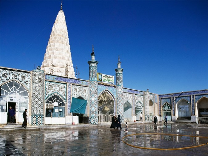 ##sc### Shush, Iran, 4.500 năm trước Công nguyên. Nằm ở tỉnh Khuzestan ở phía tây của Iran, Shush, còn được gọi là Susa, là một di sản thế giới của UNESCO. Thành phố này được tìm thấy ở chân dãy núi Zagros phía đông sông Tigris, được thành lập và tồn tại qua nhiều triều đại, bao gồm cả Elamite, Ba Tư, Parthia, và thậm chí còn được trích dẫn trong Kinh thánh. 