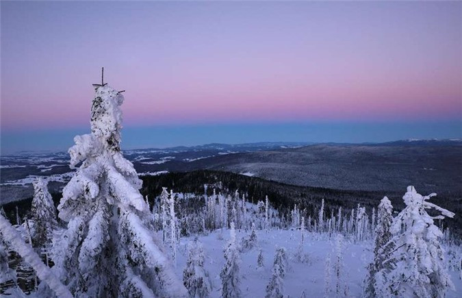 Vành đai sao Kim là hiện tượng thời tiết tuyệt đẹp khi xuất hiện một vành đai màu hồng trên đường chân trời màu xanh da trời và thường được quan sát ở Dreisesselberg, Bavaria, Đức.