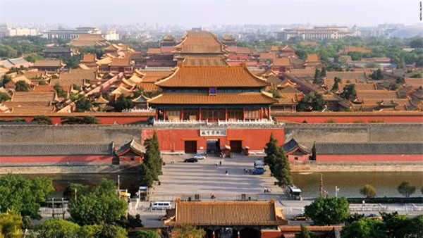 Bắc Kinh (Trung Quốc): Thủ đô của Trung Quốc đã đầu tư mạnh vào kiến trúc hiện đại suốt 2 thập kỷ qua, nhưng không tòa nhà mới nào có thể huy hoàng như khu vực di sản lịch sử của thành phố, bao gồm Tử Cấm Thành. 