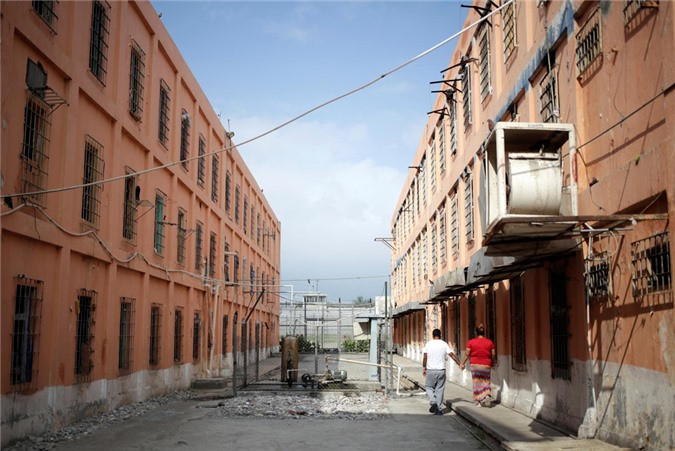 Một trong những vụ bạo loạn và vượt ngục nghiêm trọng nhất ở Mexico xảy ra vào năm 2012 tại nhà tù Apodaca, cũng thuộc bang Nuevo Leon. Có 44 tù nhân bị thảm sát. Cơ quan điều tra sau đó cáo buộc 3 sĩ quan chỉ huy và 26 quản ngục hỗ trợ tù nhân đào tẩu trong thời khắc hỗn loạn, theo CBS. Ảnh: Reuters. 