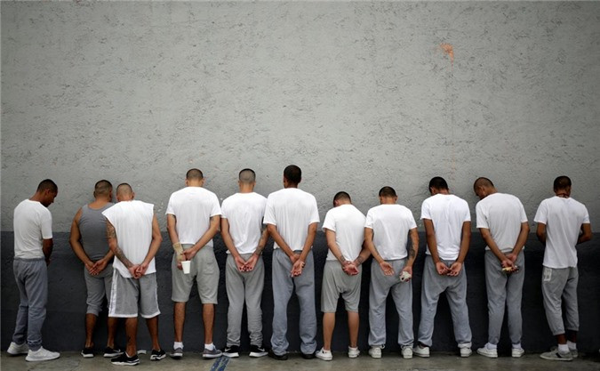 Theo nhật báo El Comercio, nhà tù Topo Chico sẽ chính thức dừng tiếp nhận tù nhân mới từ ngày 30/9. Quá trình chuyển tù nhân sang các trại giam khác sẽ được hoàn thành trước cuối năm 2020. Chính quyền địa phương sau đó sẽ biến nơi này thành công viên và bảo tàng lịch sử bang Nuevo Leon. Ảnh: Reuters. 