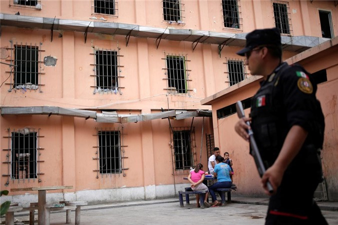 Topo Chico không phải là nhà tù đầu tiên tại Mexico được "tái sinh" thành một công trình công cộng. Nhà tù Lecumberri tại Mexico City, hoạt động từ năm 1900-1976, đã được cải tạo và chuyển đổi thành Kho lưu trữ Quốc gia. Ảnh: Reuters 