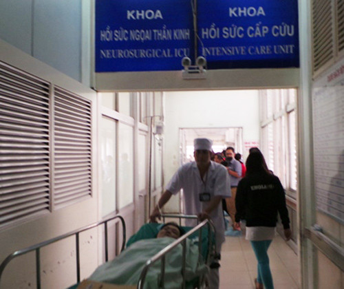 Thai phụ được khẩn trương đưa đi cấp cứu. Thai phụ được khẩn trương đưa đi cấp cứu.