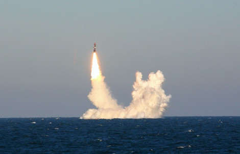 Tên lửa đạn đạo phóng từ tàu ngầm Bulava sẽ trang bị cho các tàu ngầm hạt nhân chiến lược mới nhất Nga.