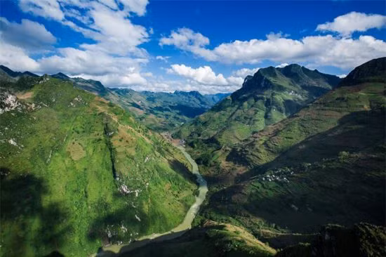 Cảnh hùng vĩ trên đèo Mã Pí Lèng, Hà Giang.