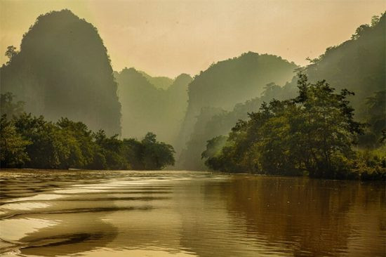 Cảnh sắc thiên nhiên thanh bình của Hồ Ba Bể.