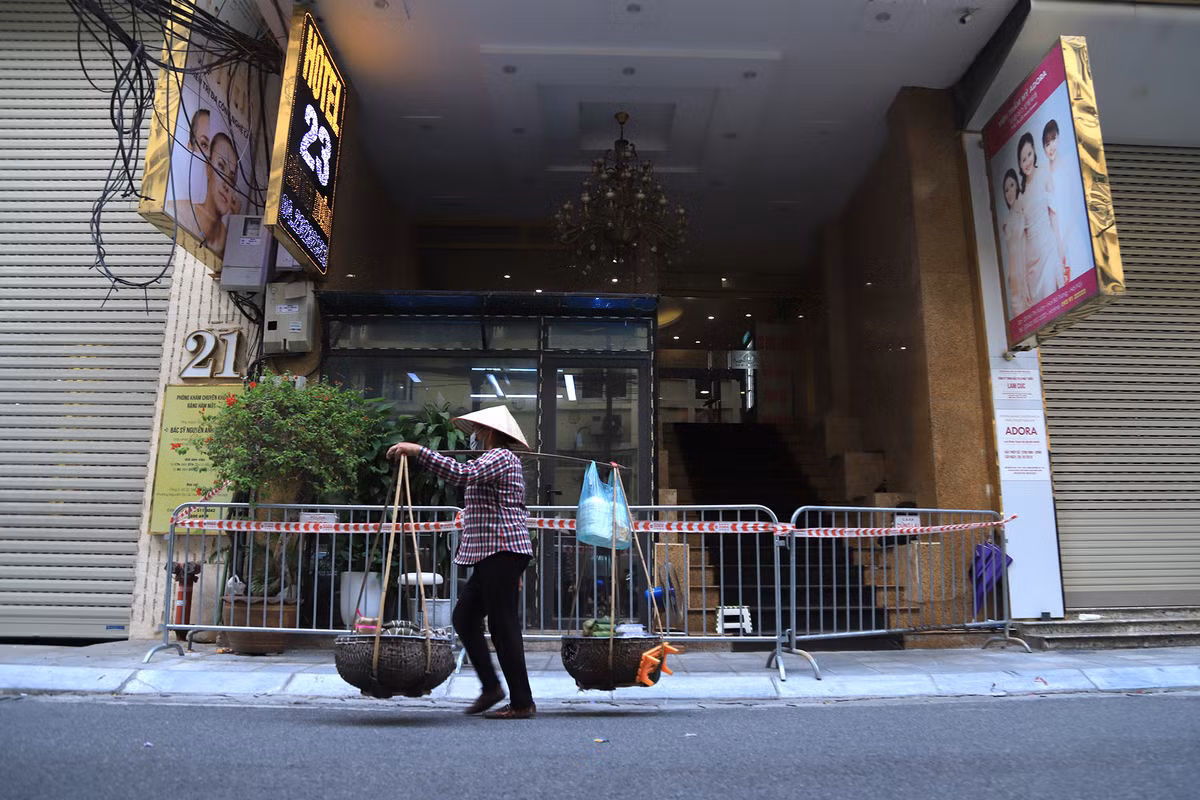 Ha Noi phong toa nhieu diem o pho Bui Thi Xuan sau 5 ca duong tinh nCoV-Hinh-6