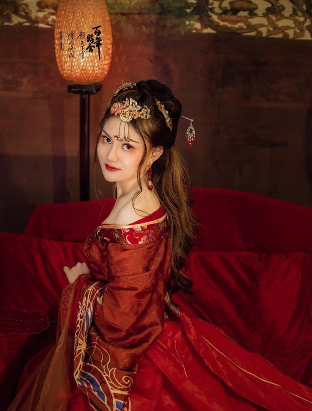  Nguyễn Thị Trà My, hot girl... chăm nói đạo lý trên mạng xã hội: Ngày 18/4/2021, Công an TP Đà Nẵng bắt giữ Nguyễn Thị Trà My (SN 1997, trú thị trấn Kiến Giang, huyện Lệ Thủy, tỉnh Quảng Bình).