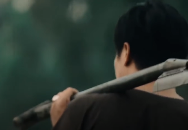 Cũng có nhiều trường hợp, nếu quý cô muốn chồng chê và xa lánh, thầy sẽ cho bùa về "yểm" để bỗng dưng ông chồng xa lánh, chán nản và tự bỏ các cô? Cách nói chuyện hấp dẫn về những bài thuốc, những tấm bùa như rót mật vào tai bà con miệt vườn. Cái tính cả tin, thật thà của người dân Nam bộ như bị cuốn hút vào một thế giới siêu nhiên huyền bí. Nhiều phụ nữ thường xuyên lui tới để tìm đến thầy Tưng xin bùa và bốc thuốc thật.