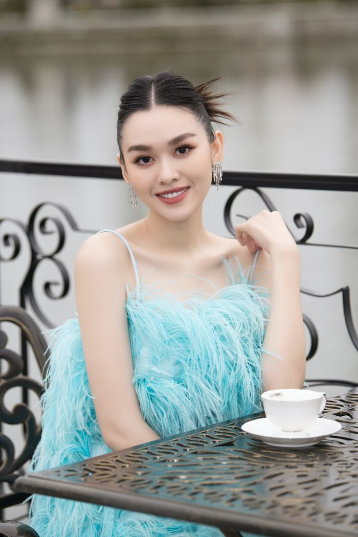 Mỹ nhân Việt đua nhau diện đồ mang màu sắc rực rỡ - Hình 15 My nhan Viet dua nhau dien do mang mau sac ruc ro-Hinh-15