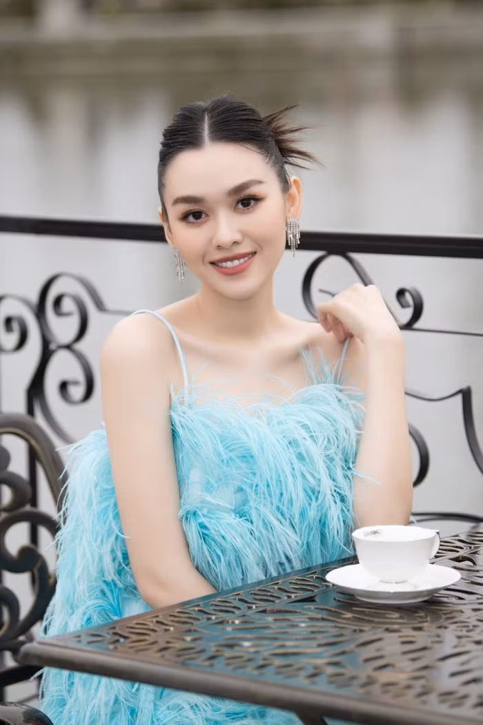 My nhan Viet dua nhau dien do mang mau sac ruc ro-Hinh-15