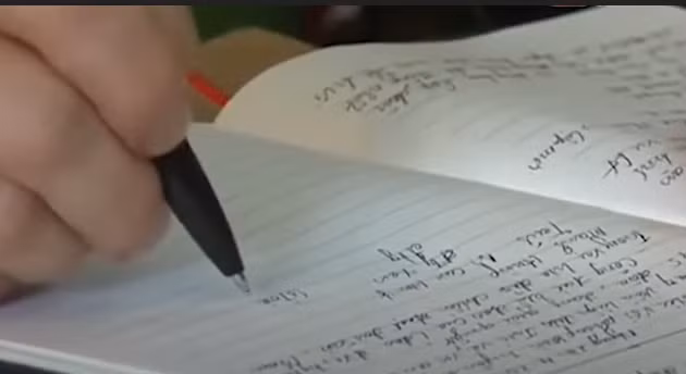 Ngay sau khi xảy ra án mạng, ban chuyên án đã xác minh hàng trăm đối tượng có biểu hiện nghi vấn trên địa bàn. Qua đó, nổi lên nghi can số 1 là Chè Văn Sung (SN 1971, trú cùng bản với nạn nhân), Sung có mâu thuẫn với anh Q. bởi anh Q. đã đứng ra giải quyết vụ tranh chấp tài sản giữa Sung và em trai hắn trước đó.