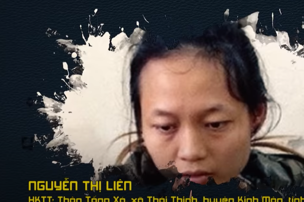 Theo phân công của Ban chuyên án, một mũi trinh sát nhanh chóng tổ chức tiếp cận sâu hơn phía gia đình bị hại. Cũng chính từ đây, trinh sát đã không bỏ qua một tình tiết "lạ" thu thập được xoay quanh các đầu mối nghi vấn. Đó chính là Nguyễn Thị Liên, em gái của anh Nguyễn Phồn Tiến. Lại càng "lạ" nữa, Liên là người đầu tiên thắc mắc với vợ chồng anh Tiến về việc bé S. mất tích.
