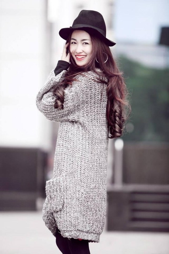 Khi mới vào nghề, Trang Moon thường bị điều tiếng rằng cô làm việc gì đó xấu vì thường xuyên đi hôm về khuya.