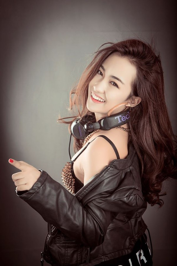 Trang Moon - nữ DJ của team Sơn Tùng M-TP tại The Remix 2015 tên thật là Hà Quỳnh Trang. 