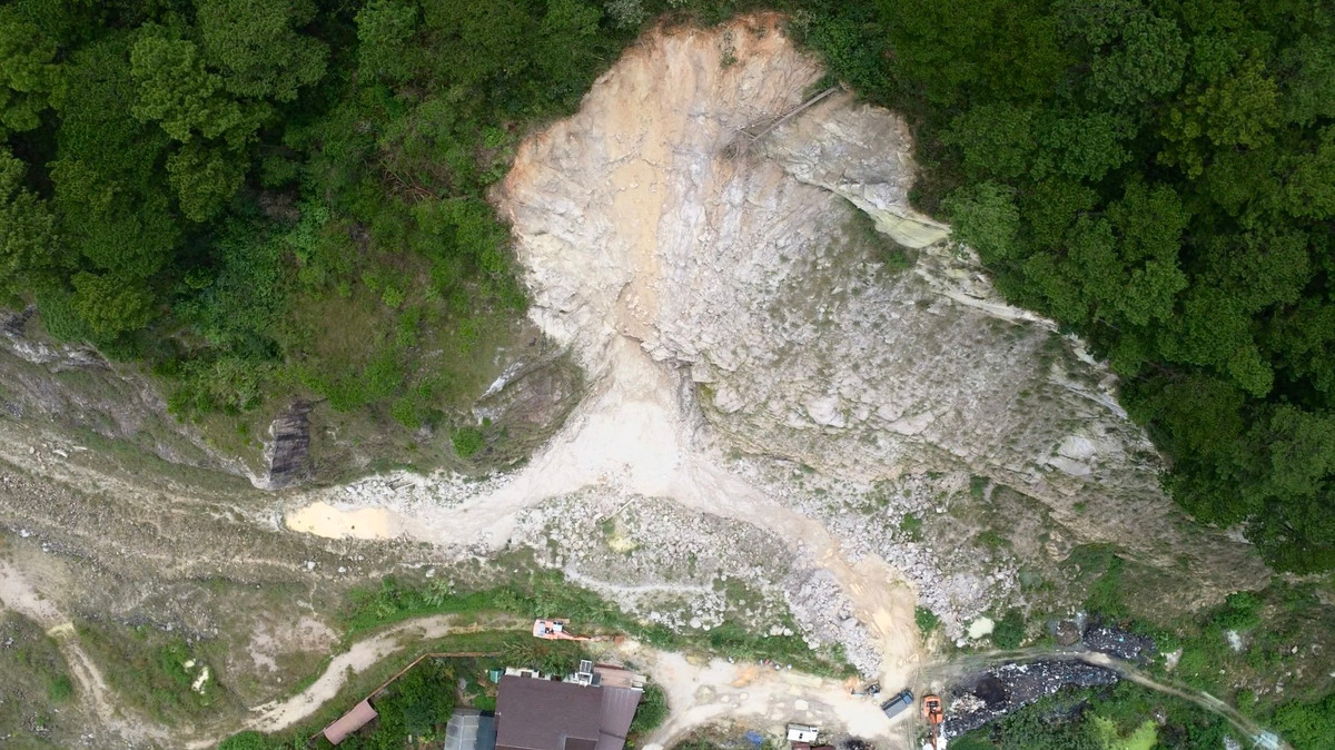 Tại khu vực có nguy cơ sạt cao dưới mỏ đá Trọng Minh đã ngừng khai thác có 1 căn biệt thự và 1 cơ sở giết mổ.