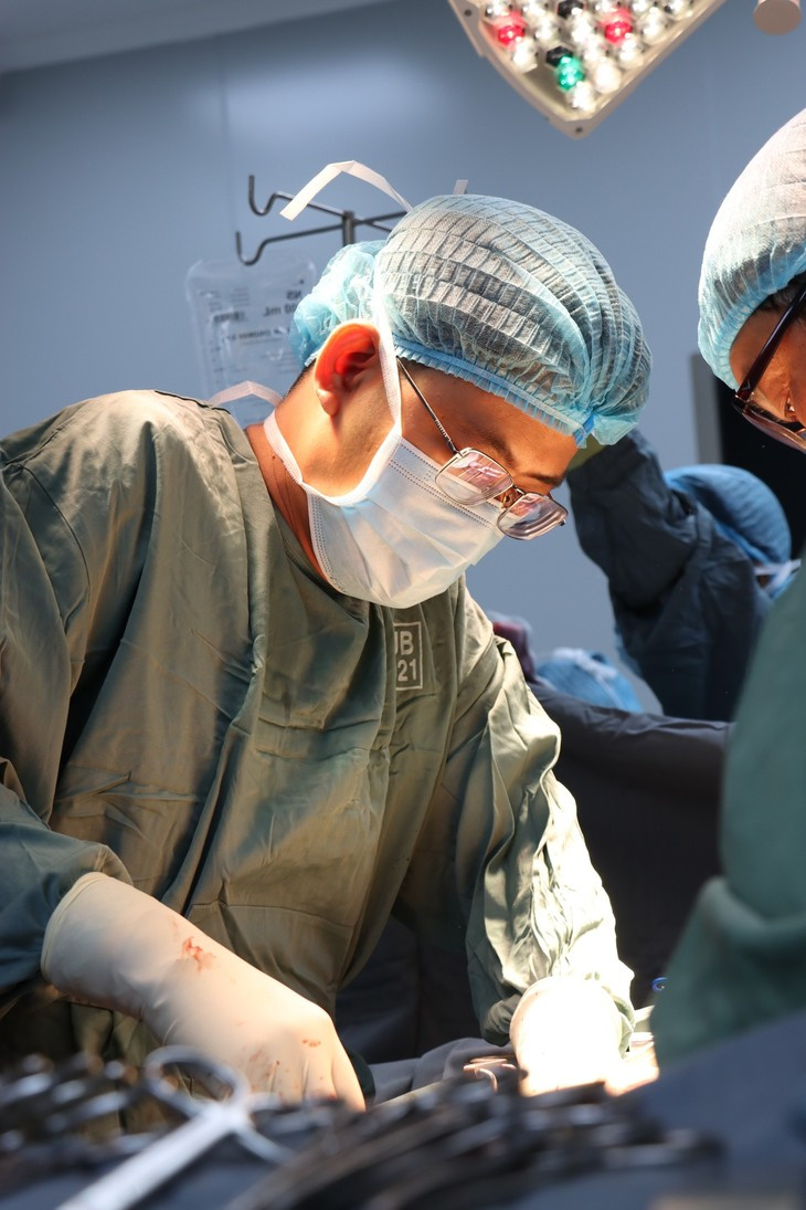 Lấy u buồng cho bệnh nhân - ảnh BVCC