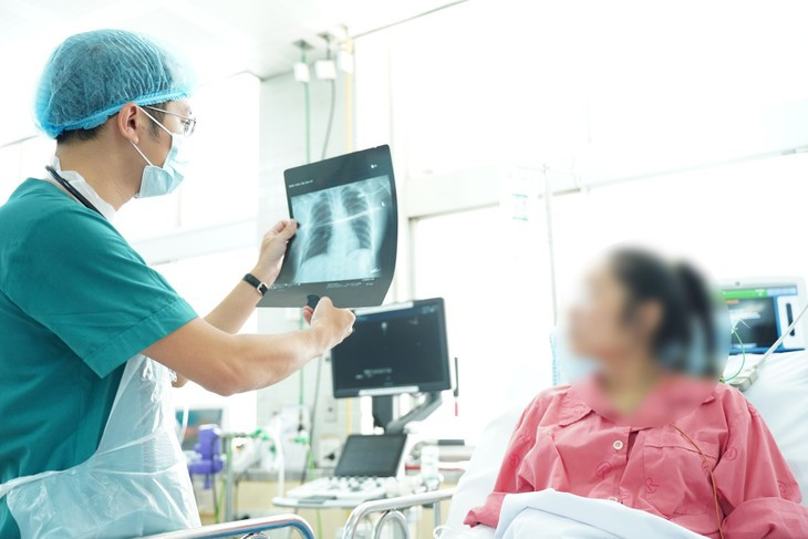 Hình ảnh tổn thương phổi trên phim chụp - Ảnh BVCC