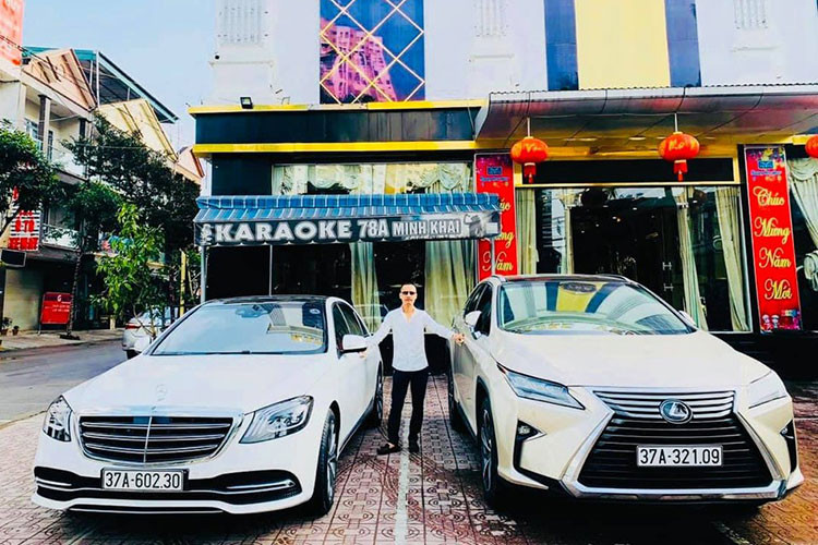 Trước đó, vào chiều ngày 7/9, ông Thái có đến trụ sở UBND huyện Hưng Nguyên và được cho là có hành vi gây rối nên đã bị công an huyện Hưng Nguyên đưa về trụ sở lập biên bản xử lý. Sau đó cơ quan chức năng khám nhà ông Thái và phát hiện việc tàng trữ ma túy, súng đạn.