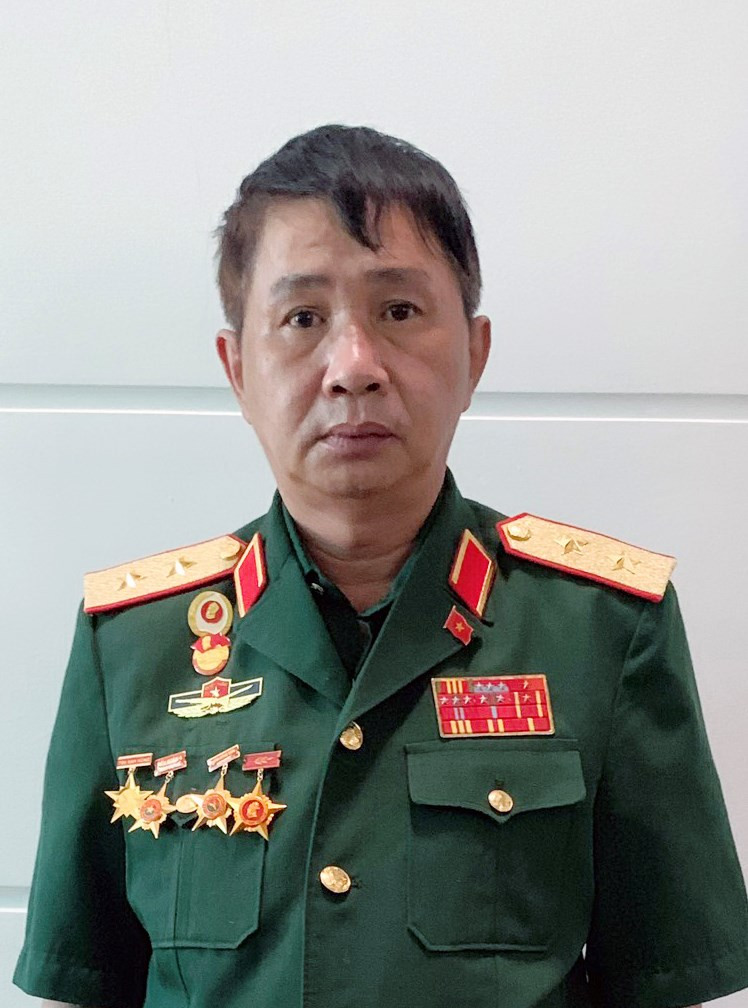 Ngày 12/9, Công an quận Bình Thạnh, TP.HCM khởi tố, bắt tạm giam Võ Thành Phúc (52 tuổi, ngụ quận 7) và Trần Vũ Hàn Minh Nhật (35 tuổi, ngụ TP Thủ Đức) để điều tra về tội giả mạo chức vụ, cấp bậc, vị trí công tác theo điều 339 bộ luật Hình sự năm 2015.