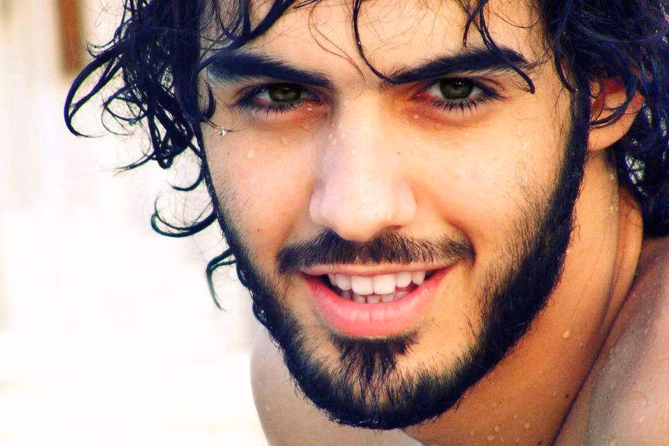 Huyệt thái dương đầy đặn: Huyệt thái dương được gọi là “Cung Phu Thê” (hay Thiên Thương) trong nhân tướng học. Người đàn ông có Cung Phu Thê đầy đặn rất trưởng thành về sinh lý và tâm lý.