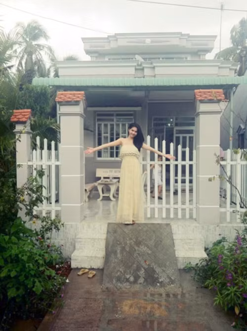 Ngọc Trinh về Trà Vinh mỗi năm một lần vào ngày giỗ mẹ.