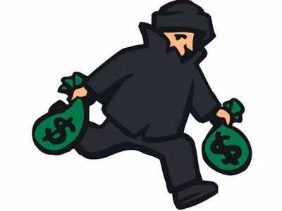 Mơ bị trộm tiền: Có thể giải thích giấc mơ này theo hai hướng: nếu mơ bị trộm tiền trên người, có nghĩa “của đi thay người”; nếu mơ bị trộm tiền trong nhà có thể là dấu hiệu cho thấy gia đình bạn không được bình yên, êm ấm.