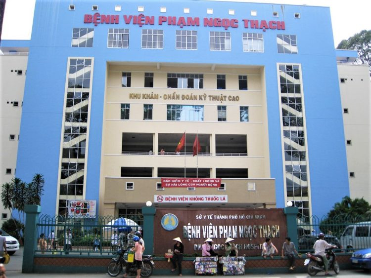 Năm 1987, bệnh viện mang tên là Trung Tâm Lao và Bệnh Phổi Phạm Ngọc Thạch, từ ngày 10/10/1996 là bệnh viện hạng I trực thuộc Sở Y tế thành phố Hồ Chí Minh.