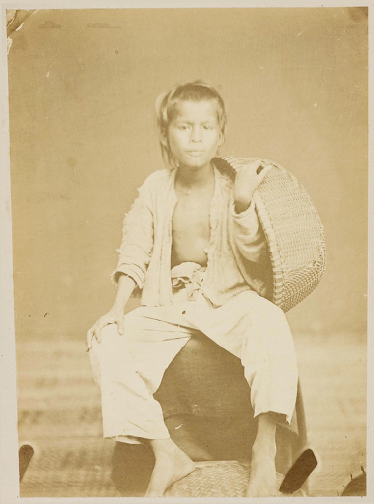 Chân dung một cu-li nhỏ tuổi ở miền Bắc, khoảng năm 1884-1885. Mời quý độc giả xem video: Văn hóa dòng họ - nét đặc sắc trong văn hóa Việt. Nguồn: VTC10.