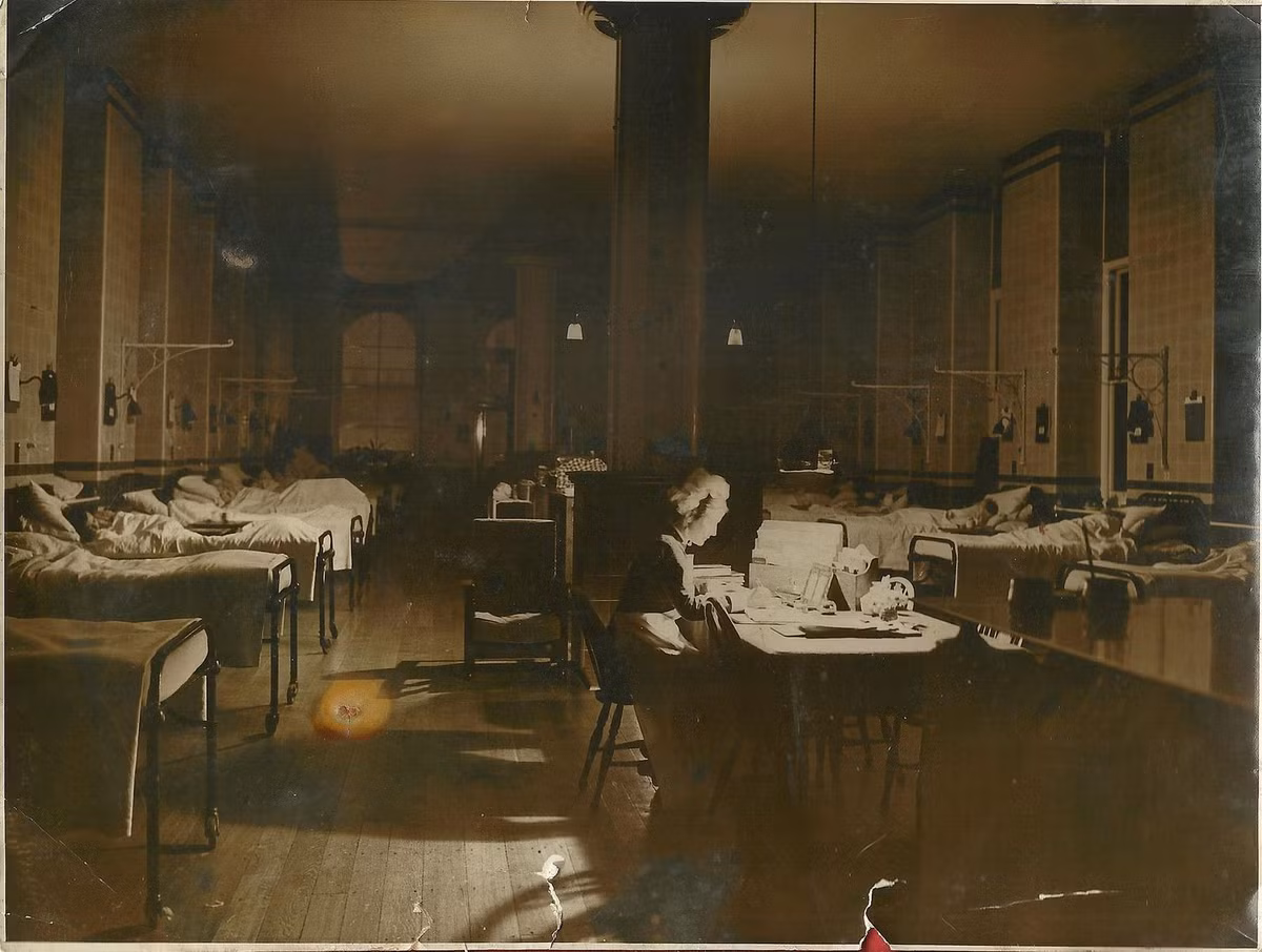 Việc làm liều lĩnh này khiến Thomas bị nhiễm độc chì ở mức độ nặng và phải chống chọi với bệnh tật cho đến khi qua đời.