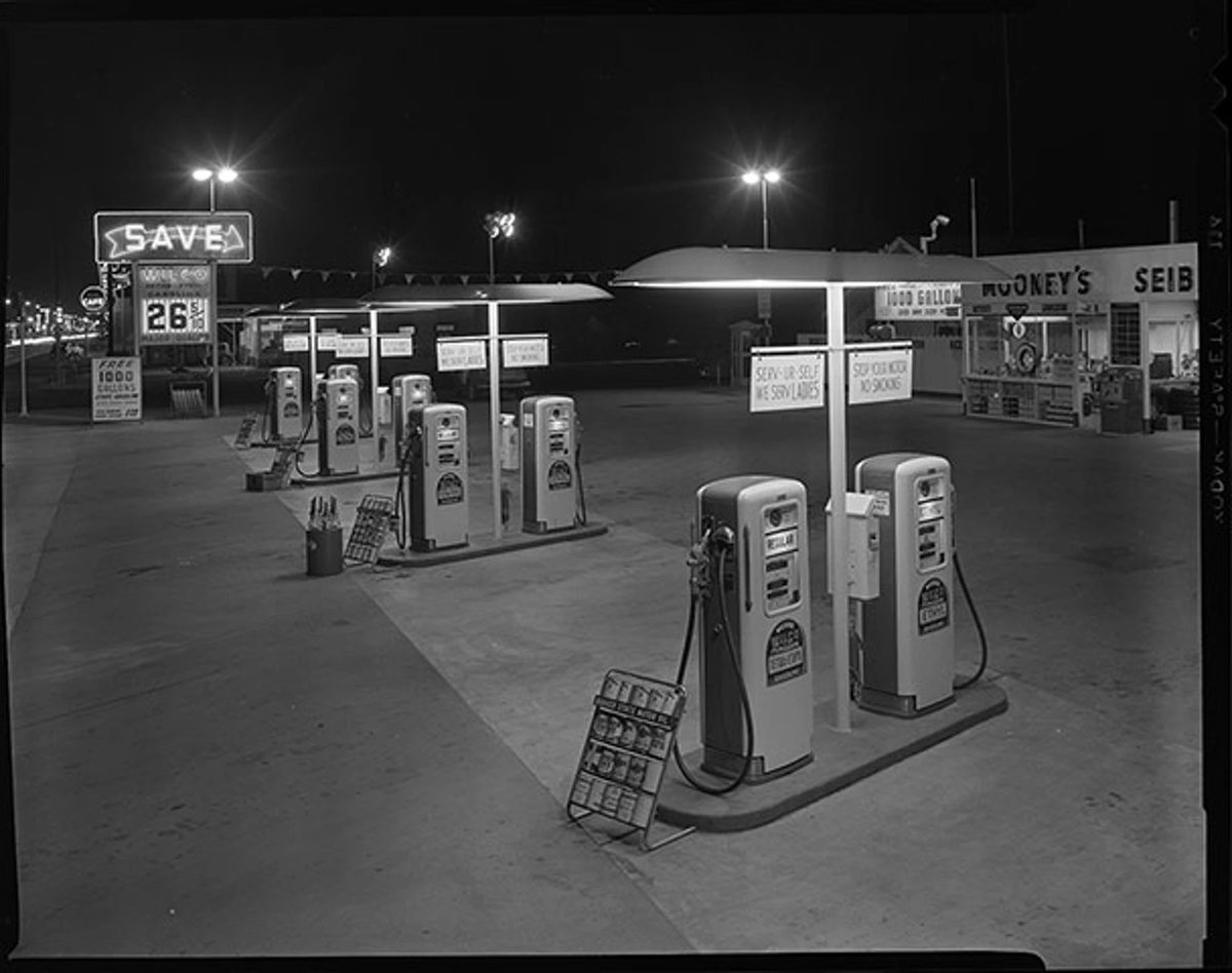 Kể từ đó, xăng pha chì nhanh chóng chiếm lĩnh thị trường, và chỉ trong vài năm, tất cả các loại xăng trên thế giới đều pha “chì tetra-ethyl”. Nó mang về danh tiếng cho Thomas Midgley Jr và lợi nhuận khổng lồ General Motors.