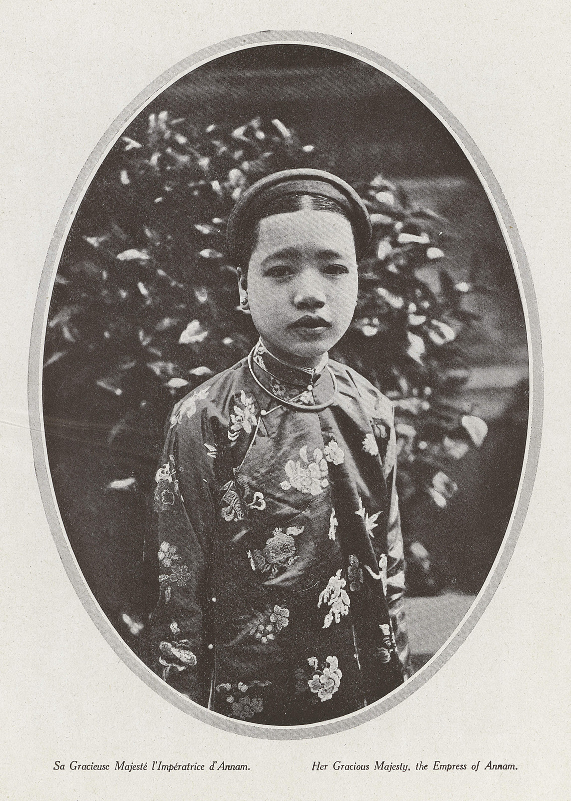 Đệ nhất giai Ân phi Hồ Thị Chỉ, vợ chính thức của vua Khải Định.