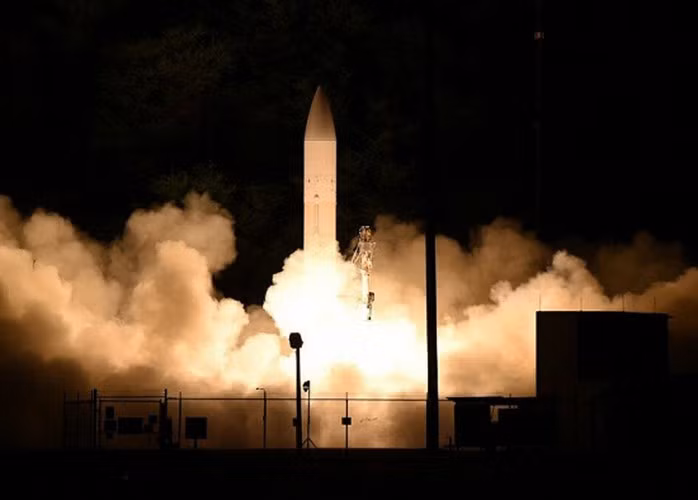 Tổng thống Mỹ Donald Trump ít nhất ba lần giới thiệu về " siêu tên lửa" có khả năng bay nhanh gấp 17 lần những gì đang có trong kho tên lửa của Mỹ.