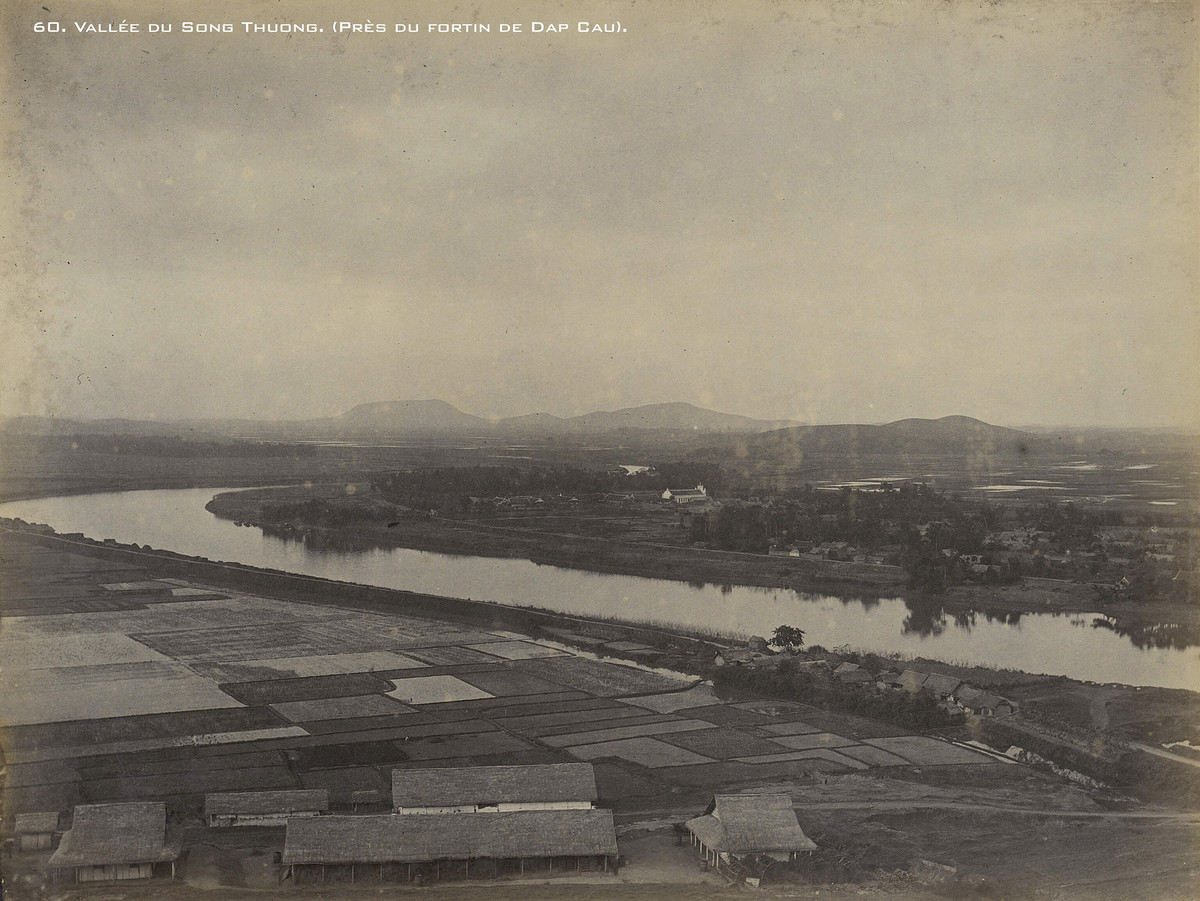 Thung lũng sông Thương, gần đồn Đáp Cầu.